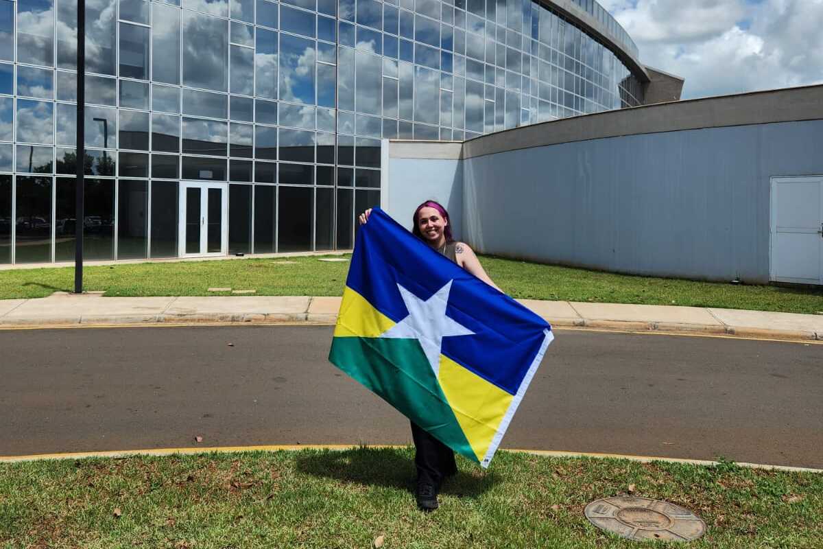 BRILHANTE: Professora de Rondônia é escolhida para estudar em acelerador de partículas na Europa
