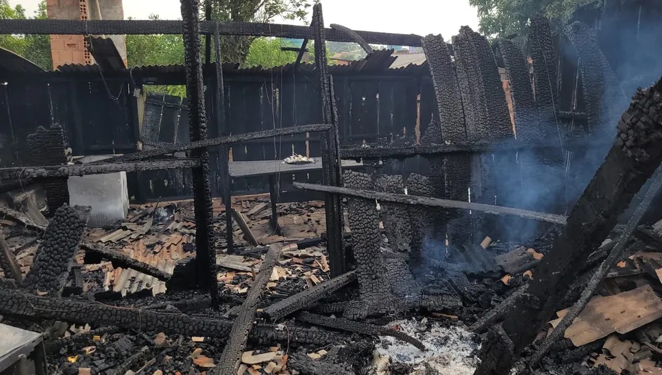 SEM EFEITO: Mulher pede medida protetiva, mas tem casa queimada pelo ex-marido