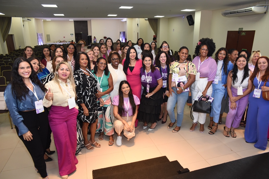 'DEFESA LILÁS': Cristiane Lopes coordena projeto que capacita mulheres na participação política 