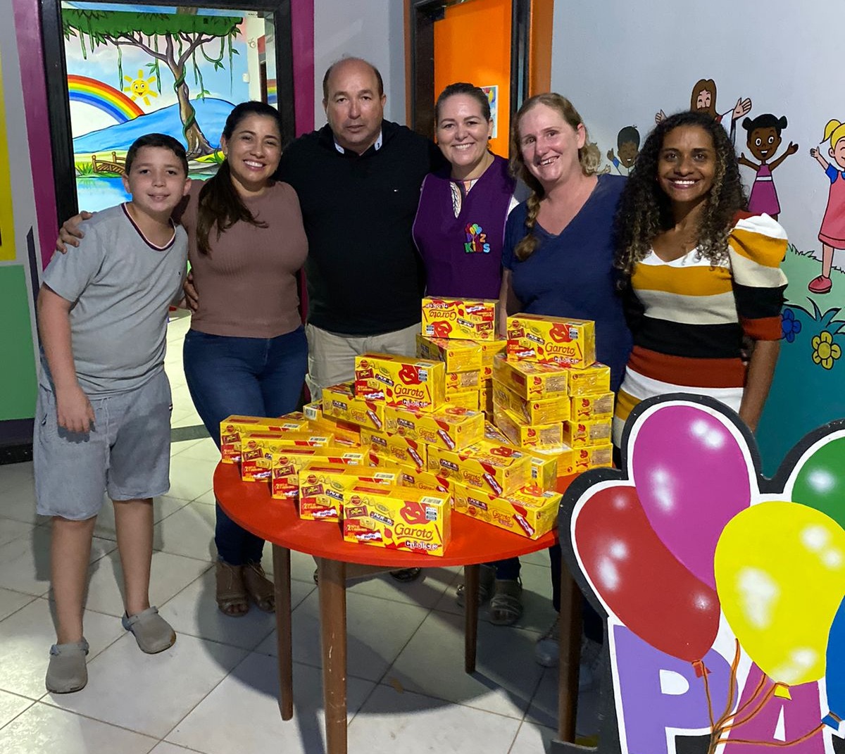 EDWILSON NEGREIROS: Vereador distribui chocolates a crianças carentes em ação solidária de Páscoa