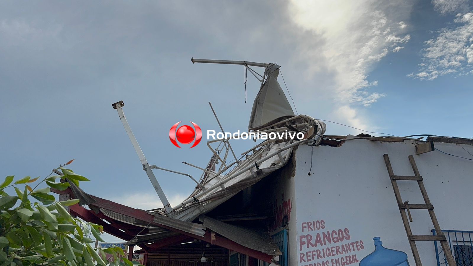 AO VIVO: Temporal provoca destruição em comércio