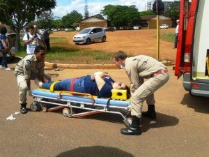 Mulher fica ferida em acidente próximo a Prefeitura