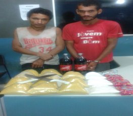 FLAGRANTE - PM prende dupla furtando frutaria 