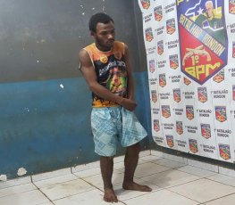 SE DEU MAL - Morador de rua é surrado ao ser flagrado tentando furtar motocicleta