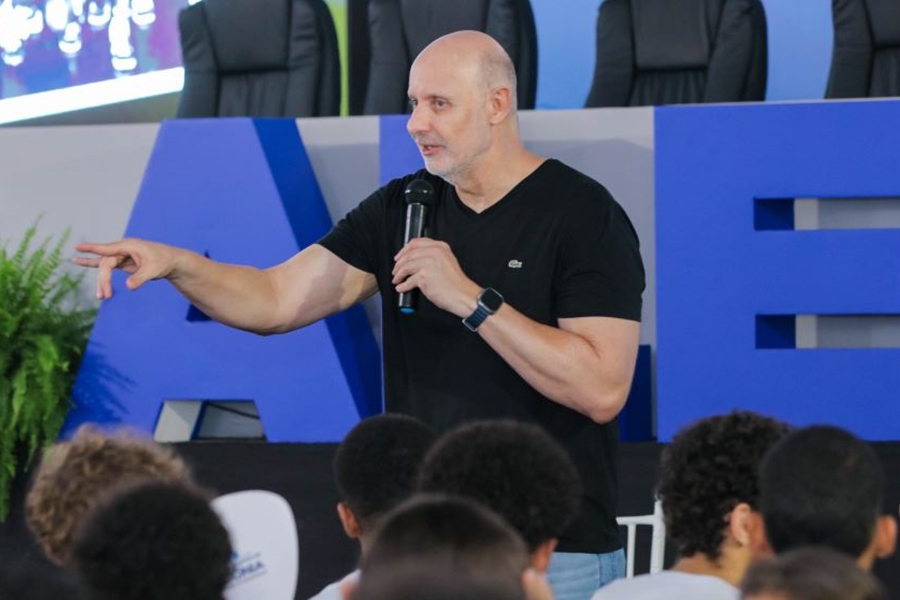 ALERO: Trabalho e performance são destacados em palestra do ex-atleta Tande no estande 