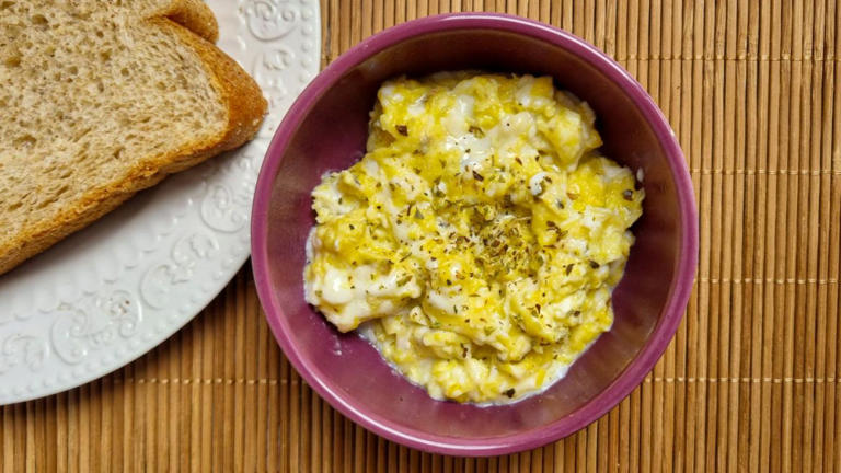 TODOS OS DIAS: Passei a comer ovo com orégano no café da manhã 