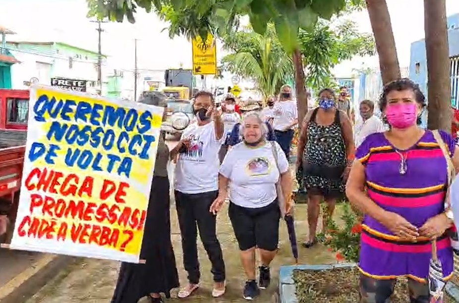 ABANDONO: Idosos fazem protesto e querem Centro de Convivência de volta