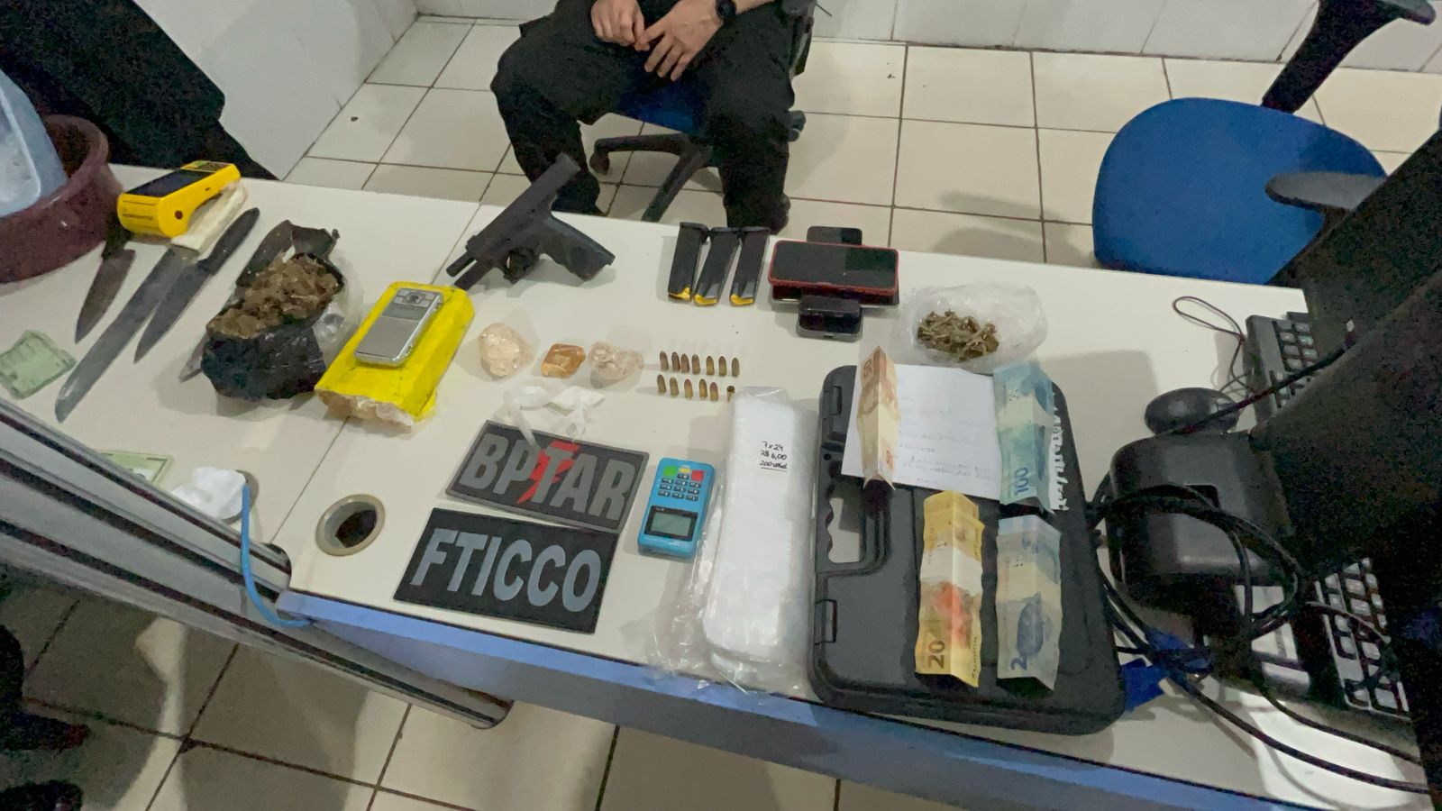 EM FAMÍLIA: Genro e sogro são presos acusados de chefiar boca de fumo no São Sebastião 