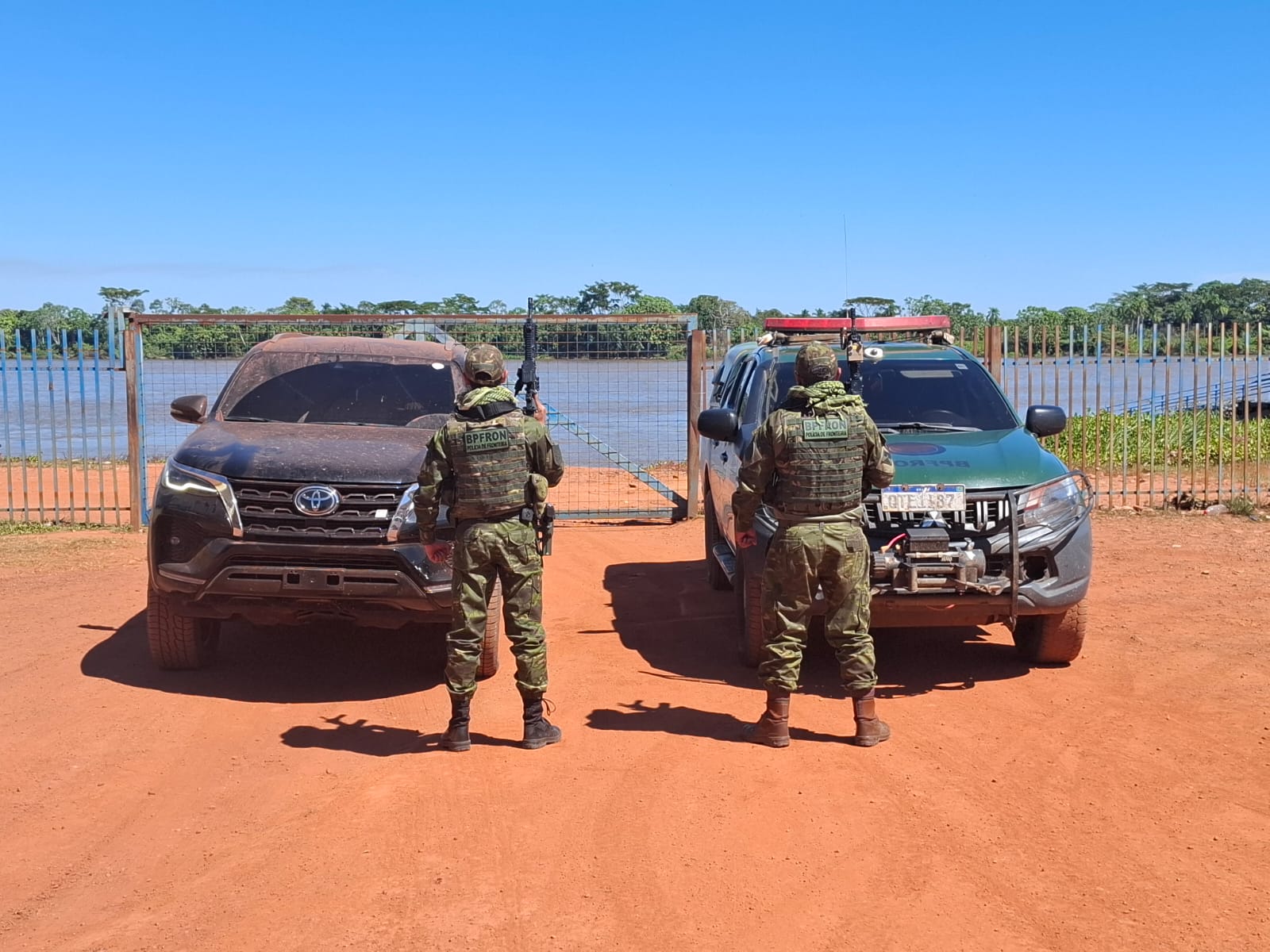 OPERAÇÃO: PM de Rondônia recupera na Bolívia Hilux roubada no Brasil 