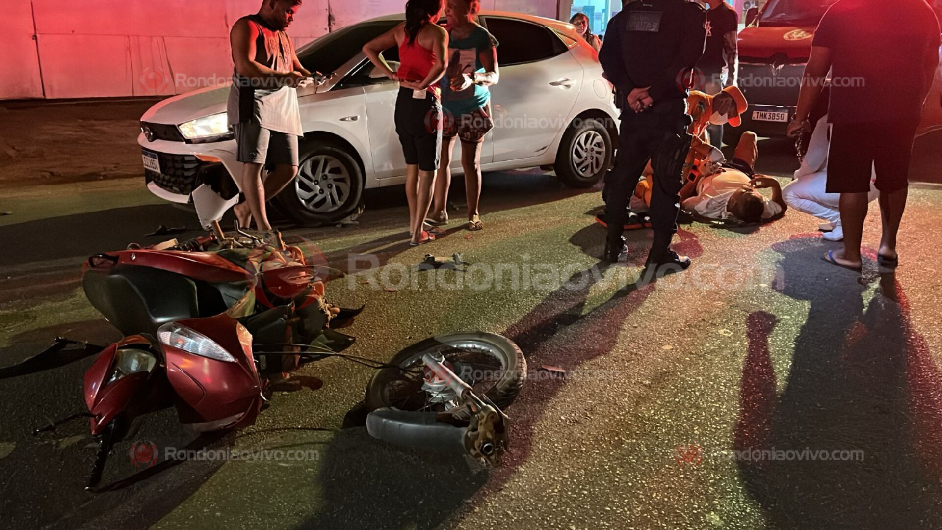 URGENTE: Motociclista fica gravemente ferido após bater contra viatura da PM