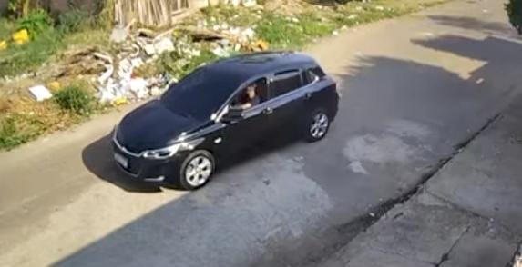 VÍDEO: Motorista de carro preto atira várias vezes na frente de residência 