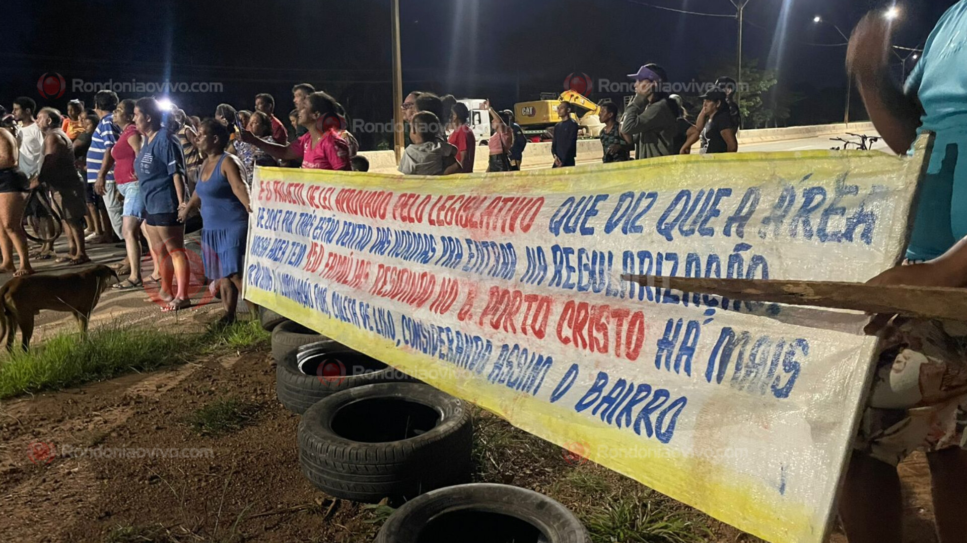 URGENTE: Moradores interditam a BR-364 durante manifestação 