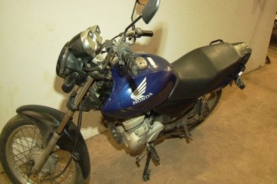 Adolescente é apreendido com moto roubada
