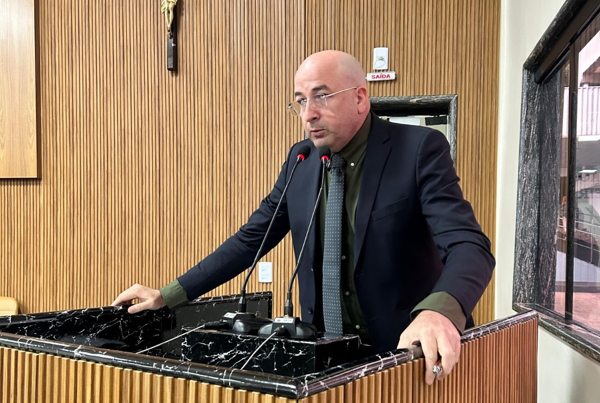 SEGURANÇA: Gedeão Negreiros solicita instalação urgente de tampa de bueiro no bairro Flodoaldo Pontes Pinto