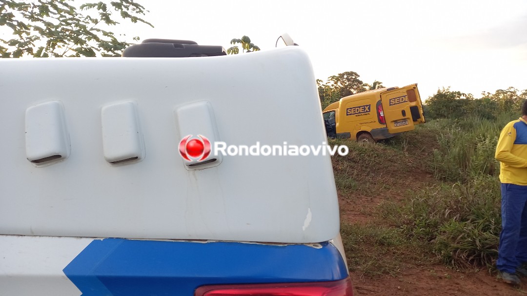 OUSADOS: Carro dos Correios é roubado por criminosos armados