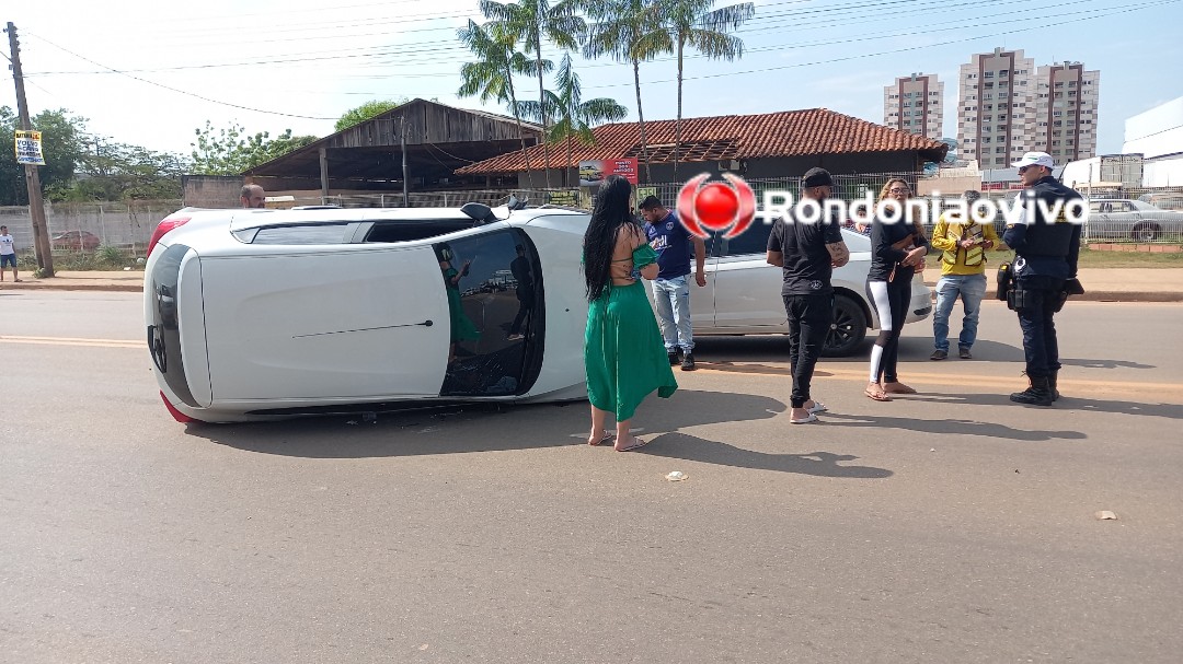 BRIGA DE TRÂNSITO: Carro capota após colisão proposital na Rua da Beira em Porto Velho