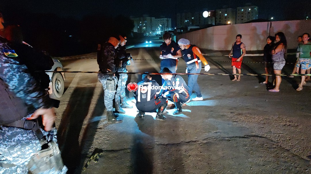 MISTÉRIO: Idoso com faca na mão é morto a tiros na entrada de residencial