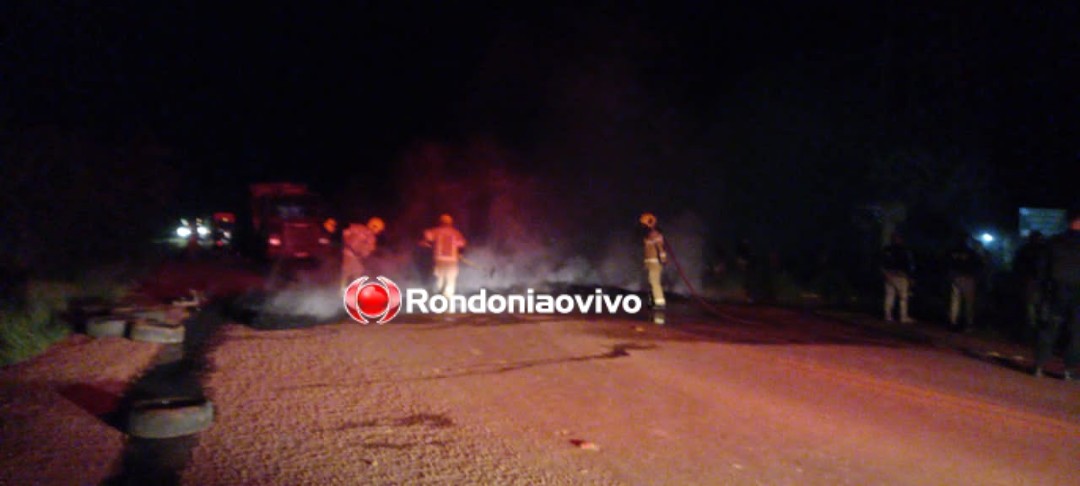 PROTESTO: Após momento de tensão com gás de pimenta e pedradas, BR-364 é desbloqueada