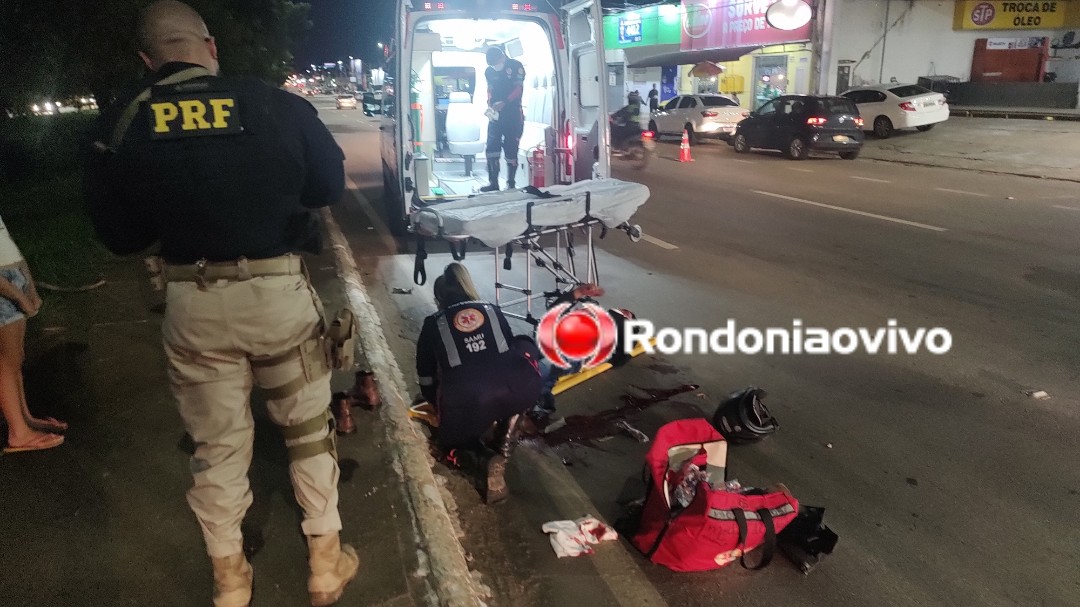 VÍDEO: Motoboy de delivery sofre fratura exposta em acidente na Jorge Teixeira