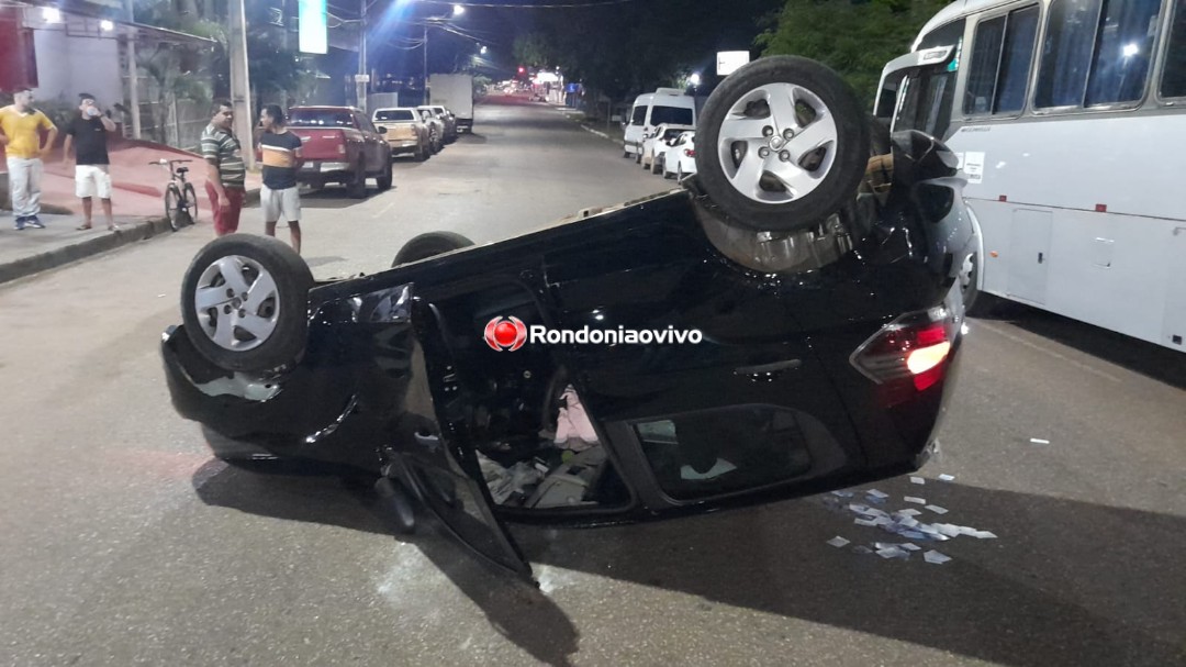 DESCONTROLADO: Mulher bate em carro parado e fica lesionada após capotamento 