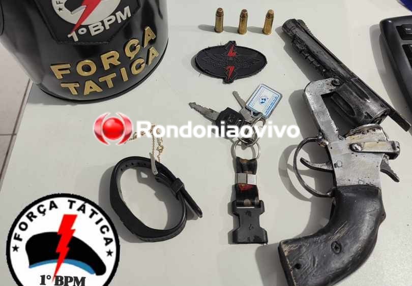 APÓS PERSEGUIÇÃO: Força Tática prende dois acusados com arma e moto roubada 
