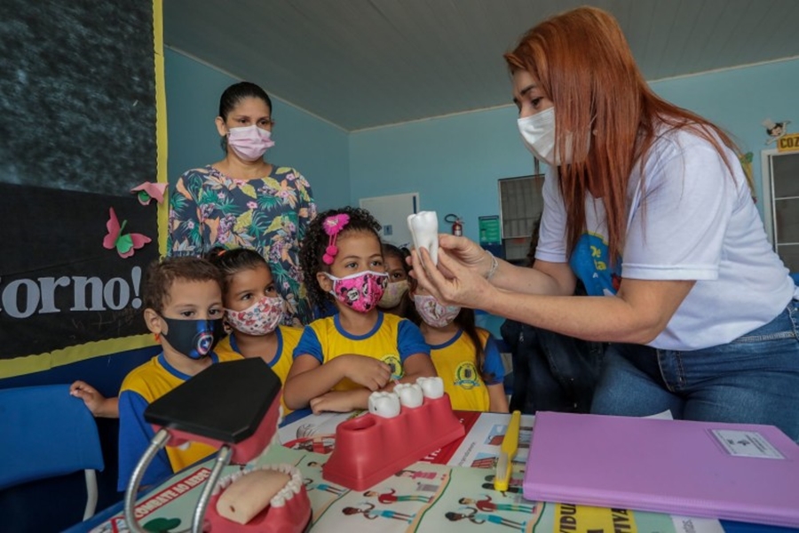SAÚDE ESCOLAR: Programa dá suporte para crianças e adolescentes e favorece o aprendizado