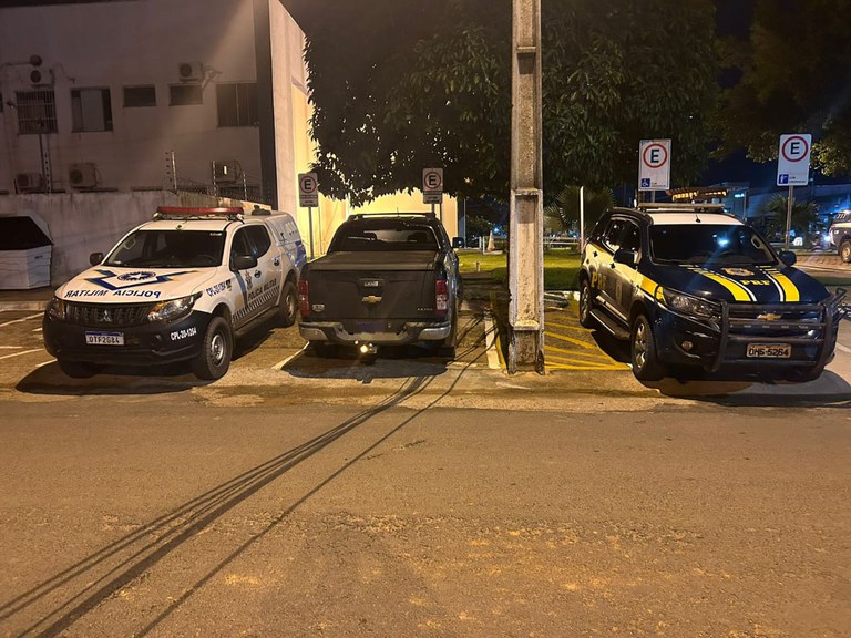 MONTE NEGRO: Polícia Rodoviária Federal e Polícia Militar recuperam caminhonete