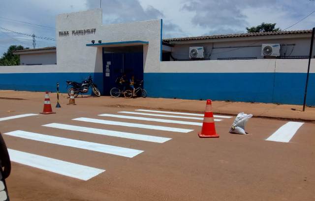 SEGURANÇA:Semtran atende pedido de Alan Queiroz e sinaliza frente da Escola Flamboyant
