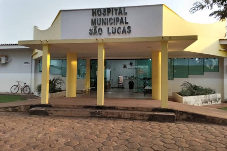 GRAVE: Motociclista sofre múltiplas fraturas ao colidir de frente com carreta 