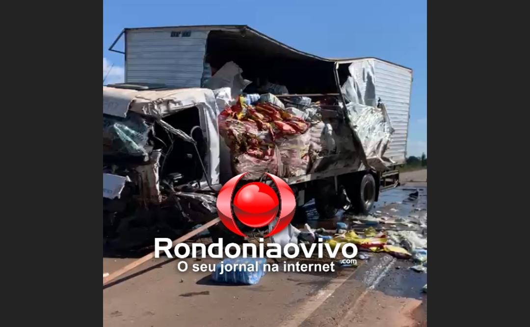URGENTE: Caminhões colidem de frente e um deles capota na BR-364 em Porto Velho - VÍDEO