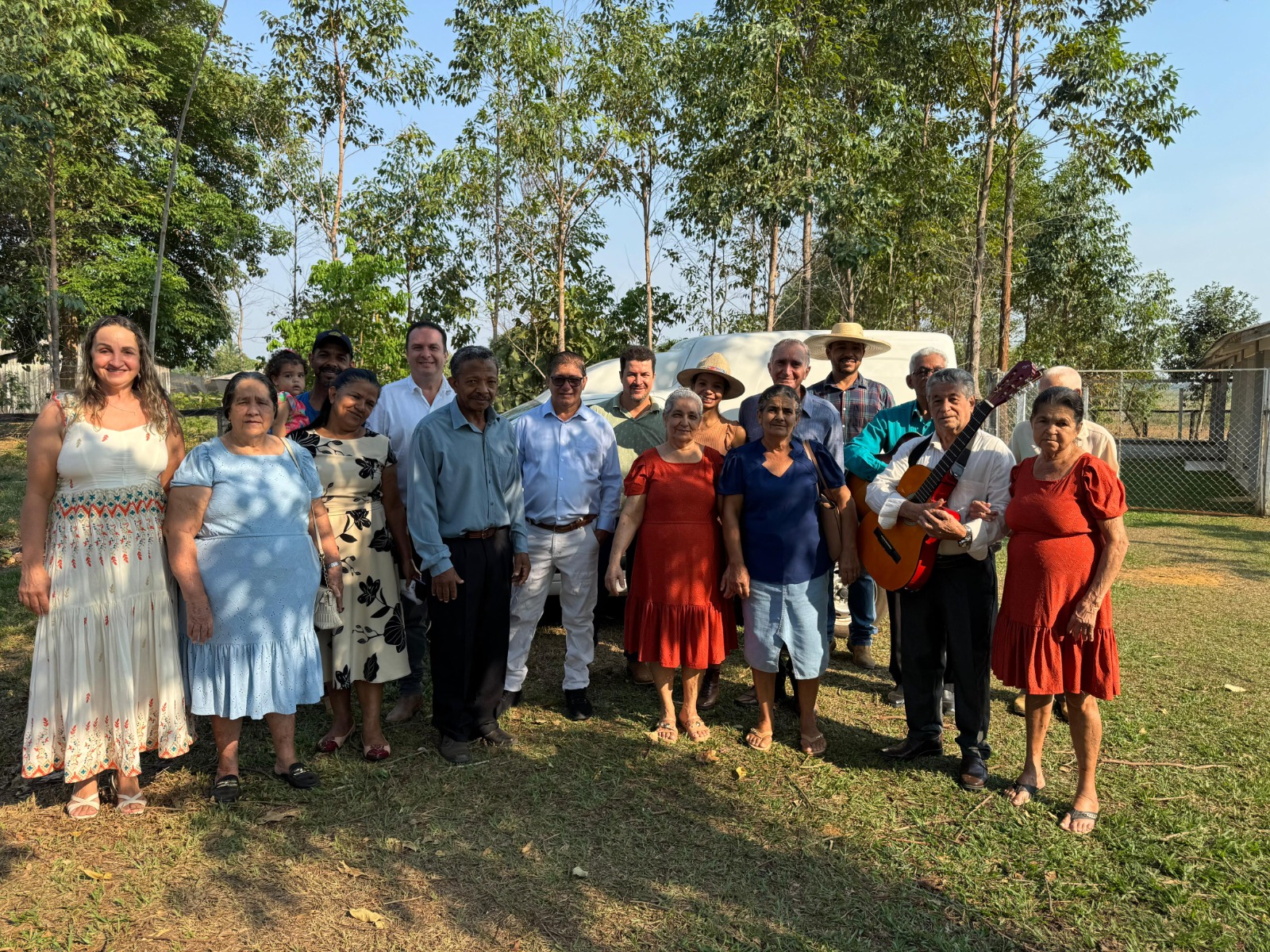 DR. LUÍS DO HOSPITAL: Deputado entrega furgão para fortalecer associação rural em Theobroma