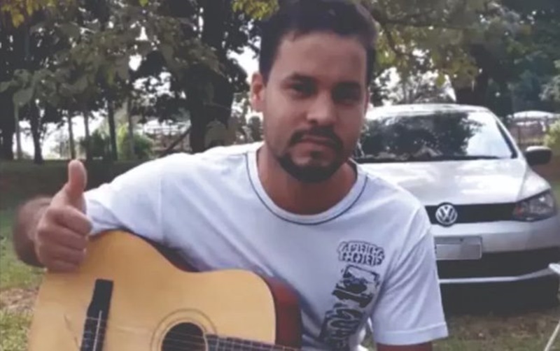 MICRO-ONDAS: Mulher que matou cantor e queimou o corpo em pilha de pneu é condenada