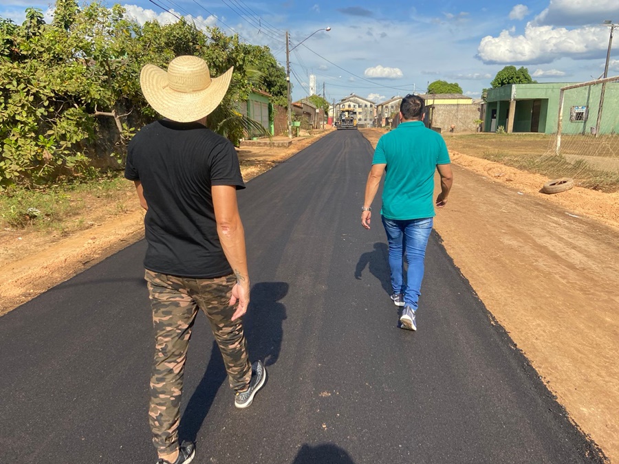 MELHORIAS: Prefeitura asfalta ruas na zona sul a pedido do vereador Edmilson Dourado