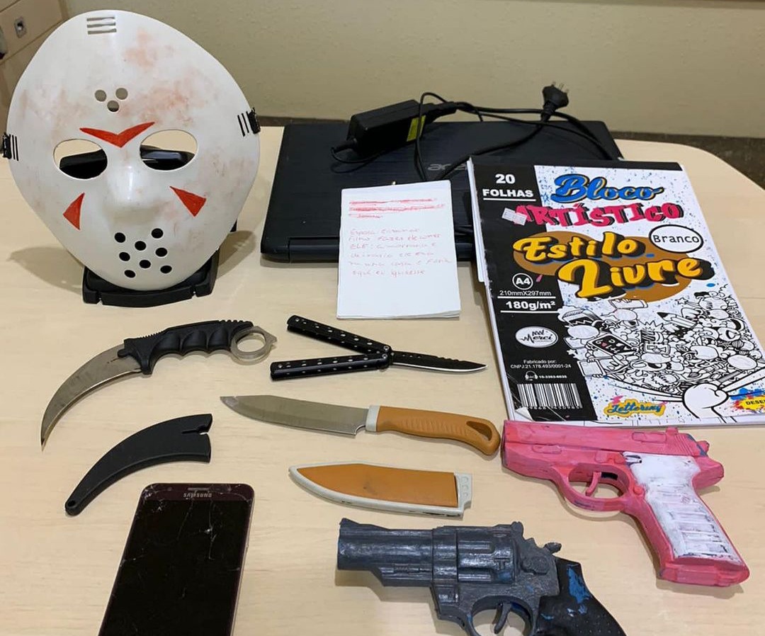 VÍDEO: Menina acusada de ameaçar atacar escola Carmela Dutra é detida pela polícia