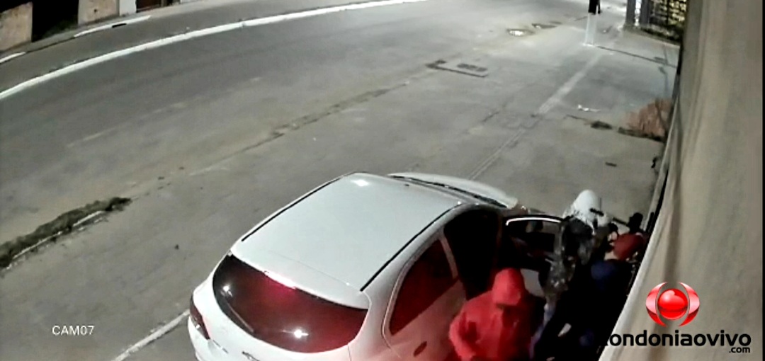 VÍDEO: Ladrões do 'Onix Branco' são flagrados furtando loja na zona Leste