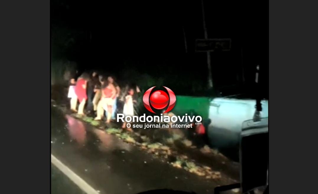 BR-364: Acidente entre ônibus com fiéis e motociclista deixa um morto e vários feridos - VÍDEO