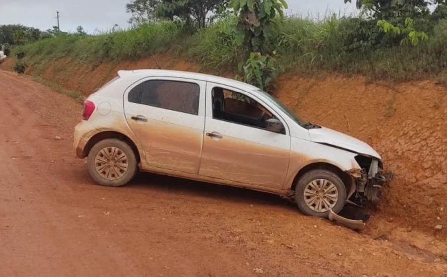 ABANDONADO: PM recupera carro antes do dono descobrir furto do veículo