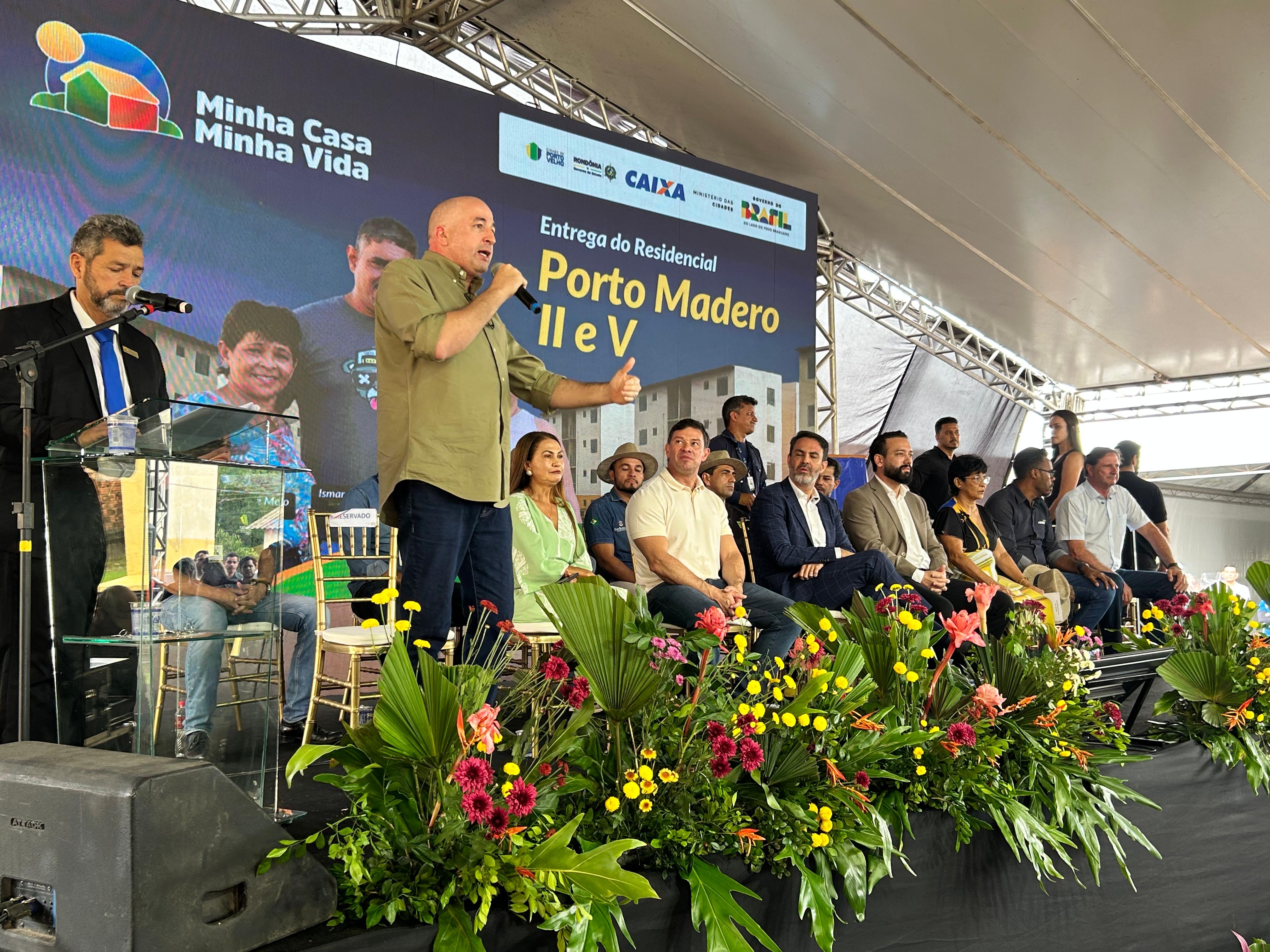 GEDEÃO NEGREIROS: Vereador acompanha entrega de 592 unidades do programa Minha Casa, Minha Vida