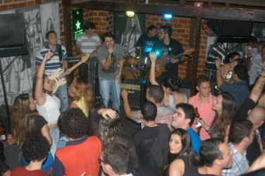 Até as 23h desta sexta-feira homens e mulheres pagam entrada em consumação no Grego Original Pub