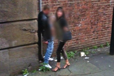 Casal com 'mão boba' é flagrado pelo Google Street View