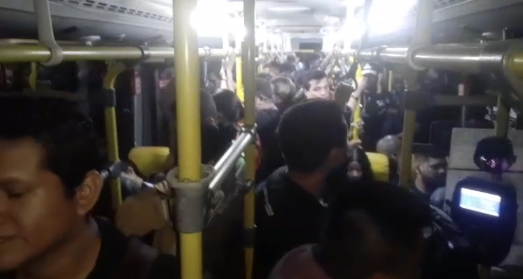 MAIS UMA VEZ: Estudantes da UNIR reclamam de superlotação de ônibus na capital