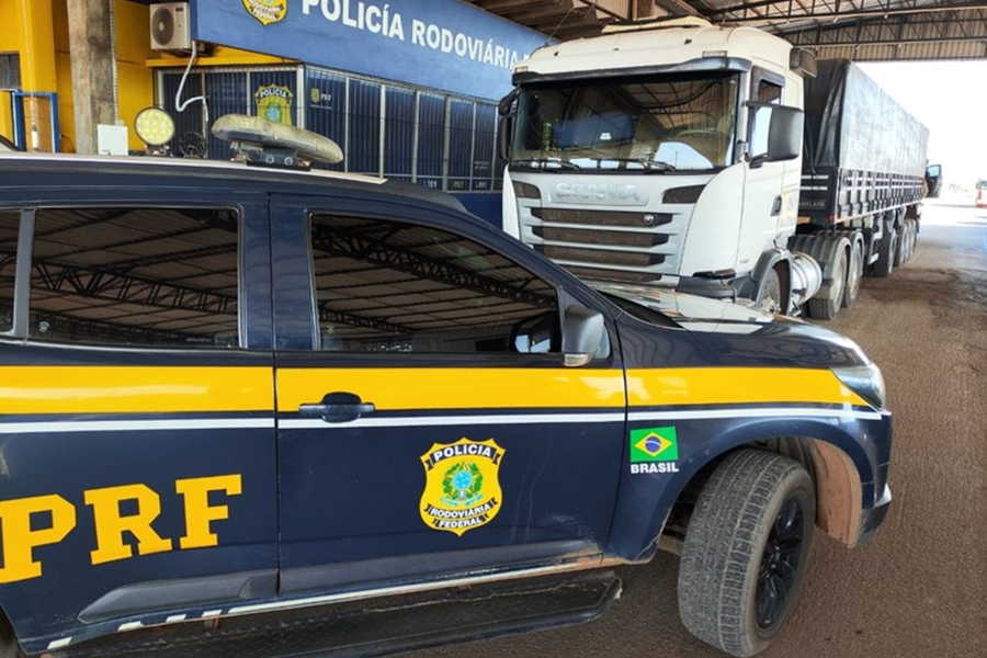 EM 10 MINUTOS: PRF apreende mais de 40 m³ de madeira transportadas de forma irregular