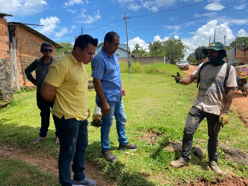 ZONA SUL: Semob realiza limpeza em córrego a pedido do vereador Edimilson Dourado