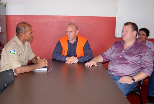 Dr. Neidson recebe garantias por parte do DER para obras em Guajará-Mirim