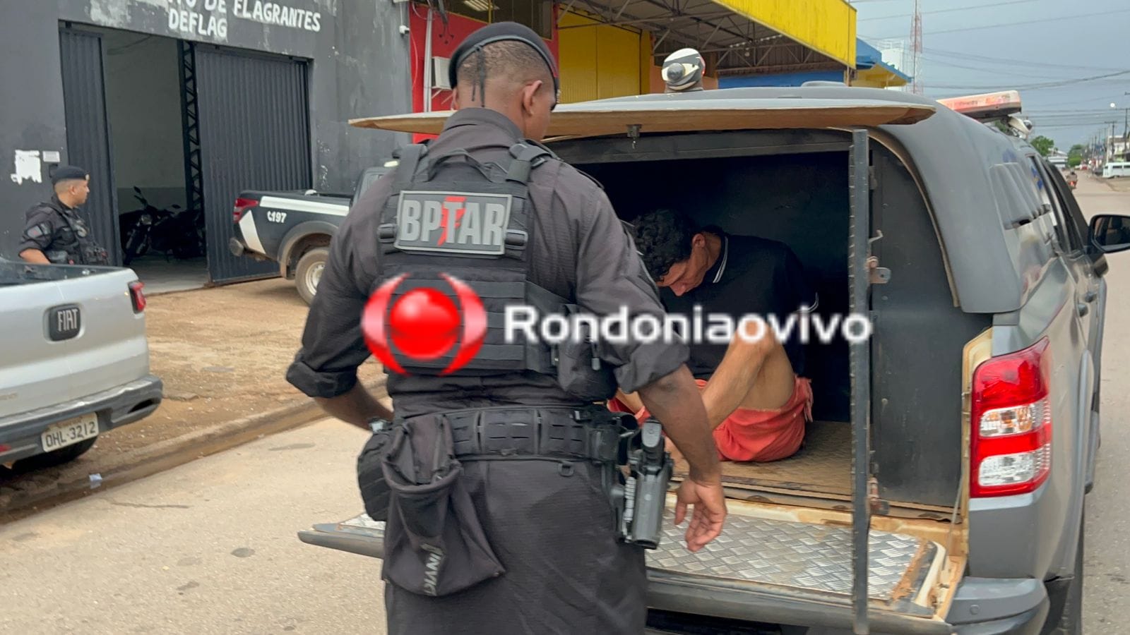 APÓS PERSEGUIÇÃO: BPTAR prende venezuelano foragido com moto roubada 