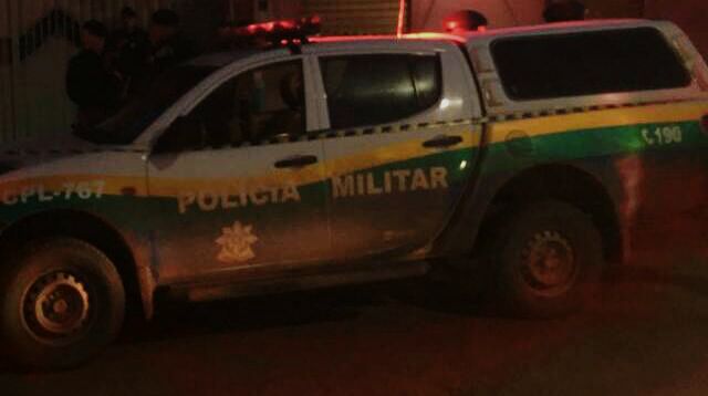 BRIGA: Irmãos se agridem com facada e paulada e vão presos