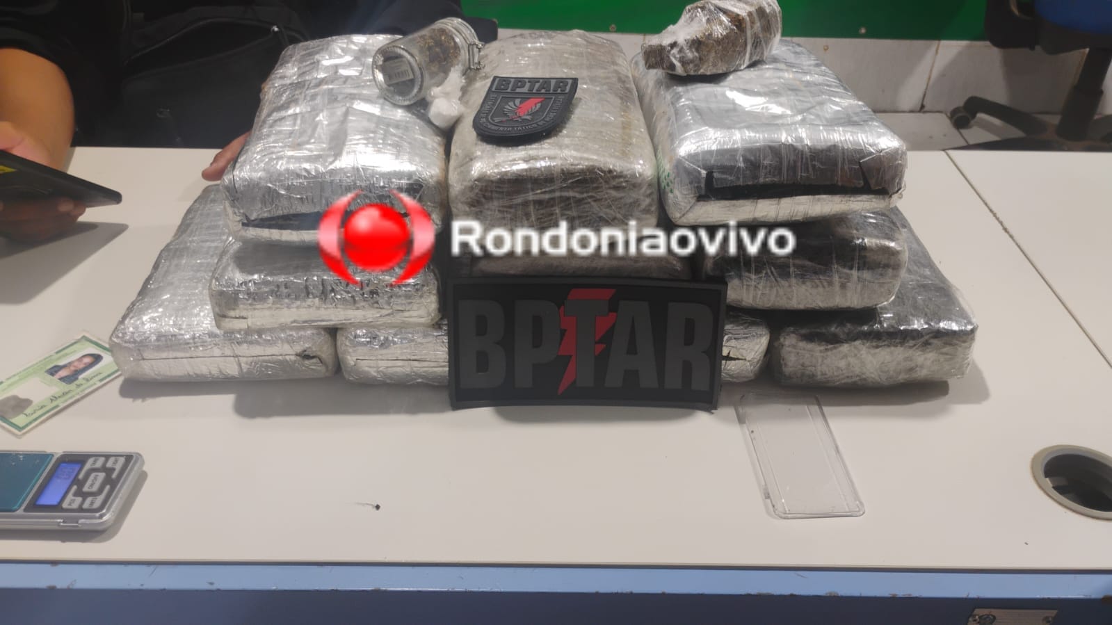 RIO MADEIRA: Adolescente e jovem são flagrados com 10 tabletes de maconha indo para Manaus 