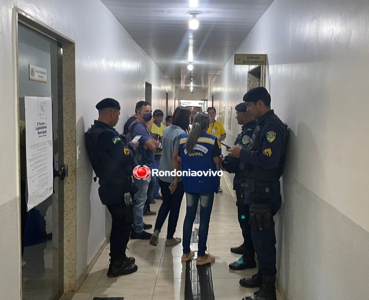 NA CÂMARA: Prefeito pede revogação de lei que aumenta salário dos servidores e PM é acionada