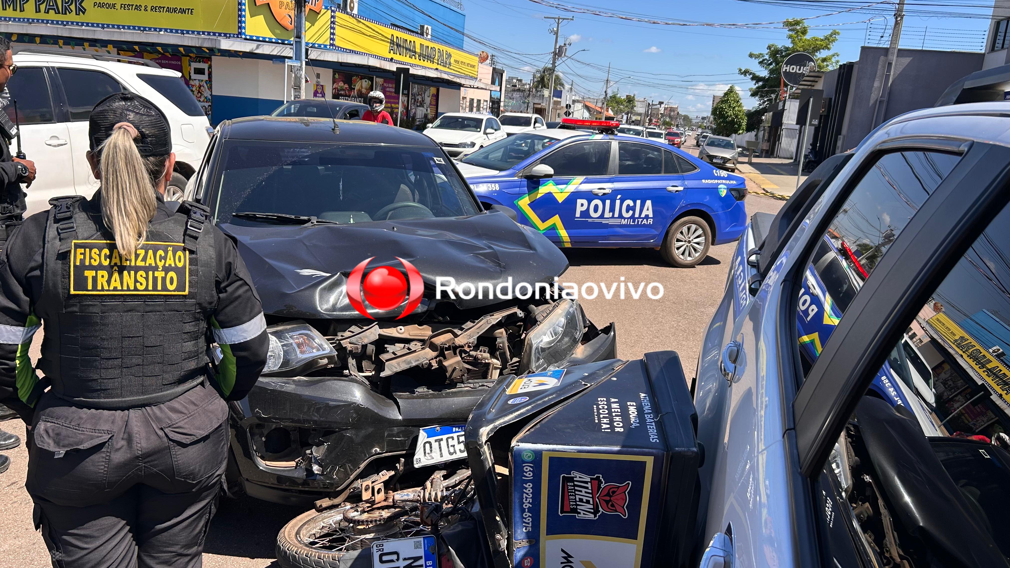 VÍDEO: Motoboy sofre grave acidente entre três veículos na Abunã