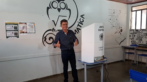 ROLIM DE MOURA: Expedito Junior votou agora pela manhã e se mostra confiante
